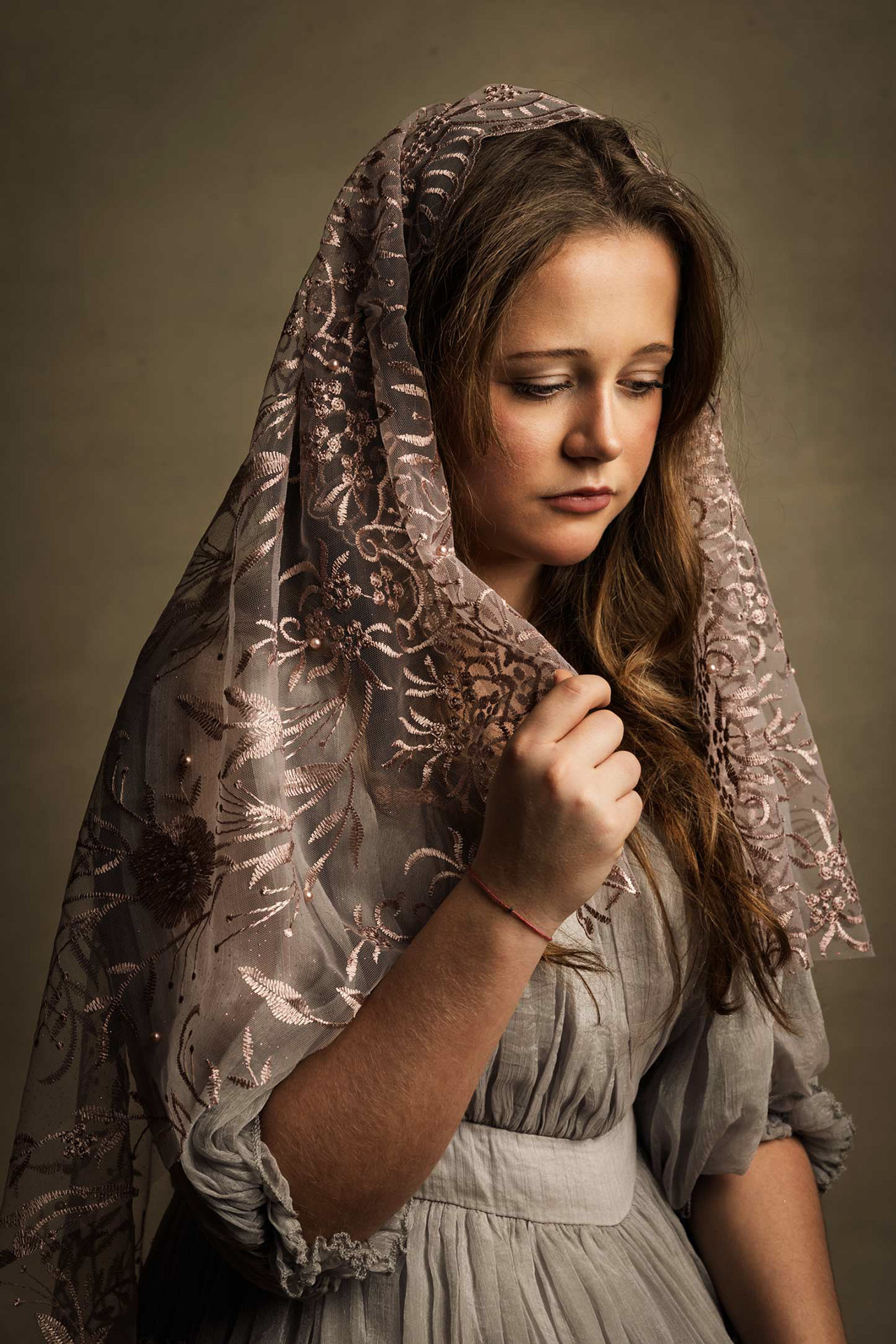 Fine Art fotografie – dívka s šátkem